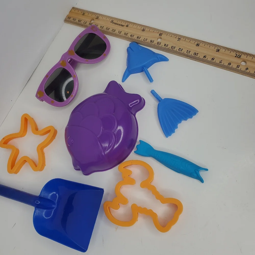 8 pc. Variety Of Assorted Beach‎ Sand Toys